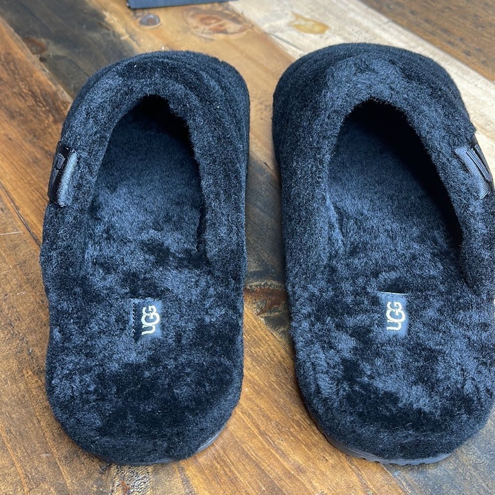 UGG Black Men's Slippers - Picture 3 of 7